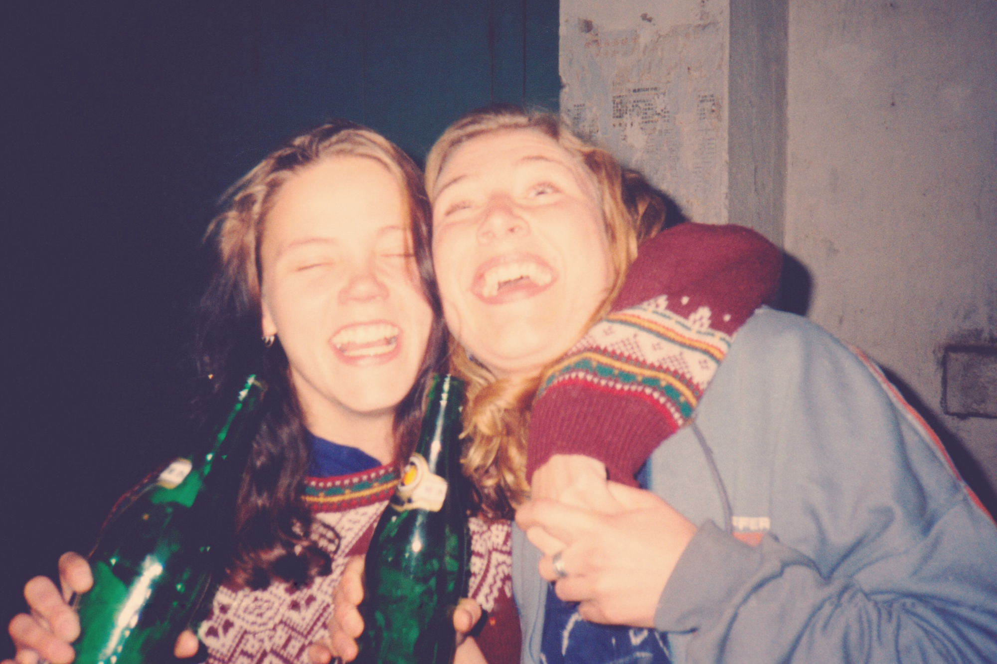 festar nyårsafton 1994 lisas cafe två glada kvinnor