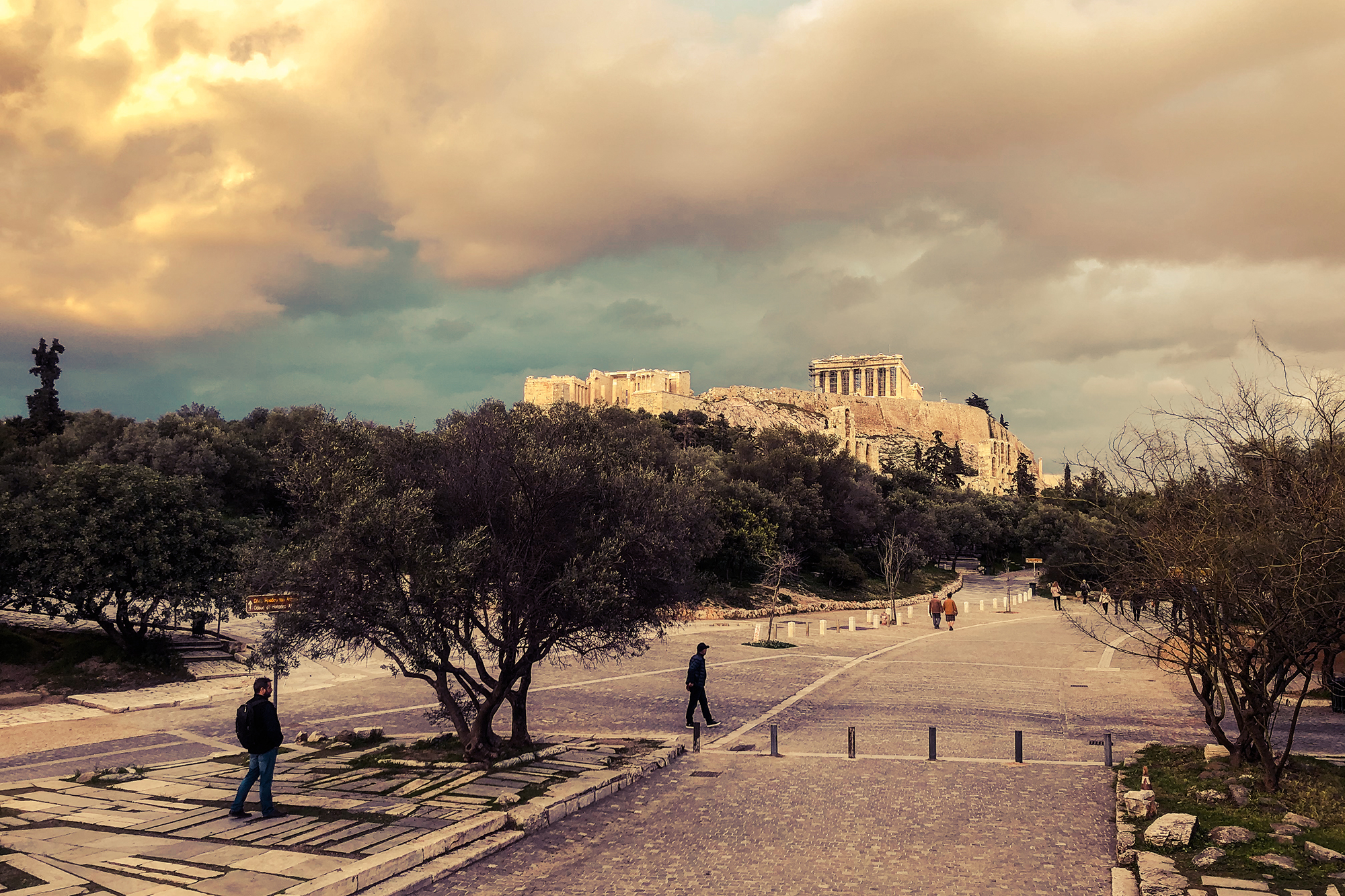 akropolis i aten vy sedd nedifrån