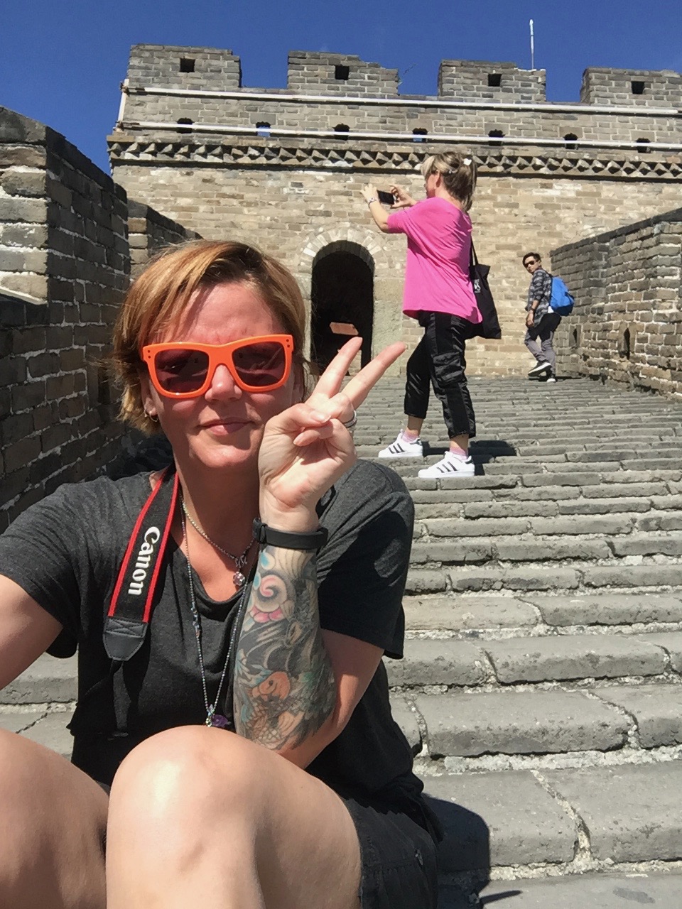 charnette kvinna tar selfie på mutianyu