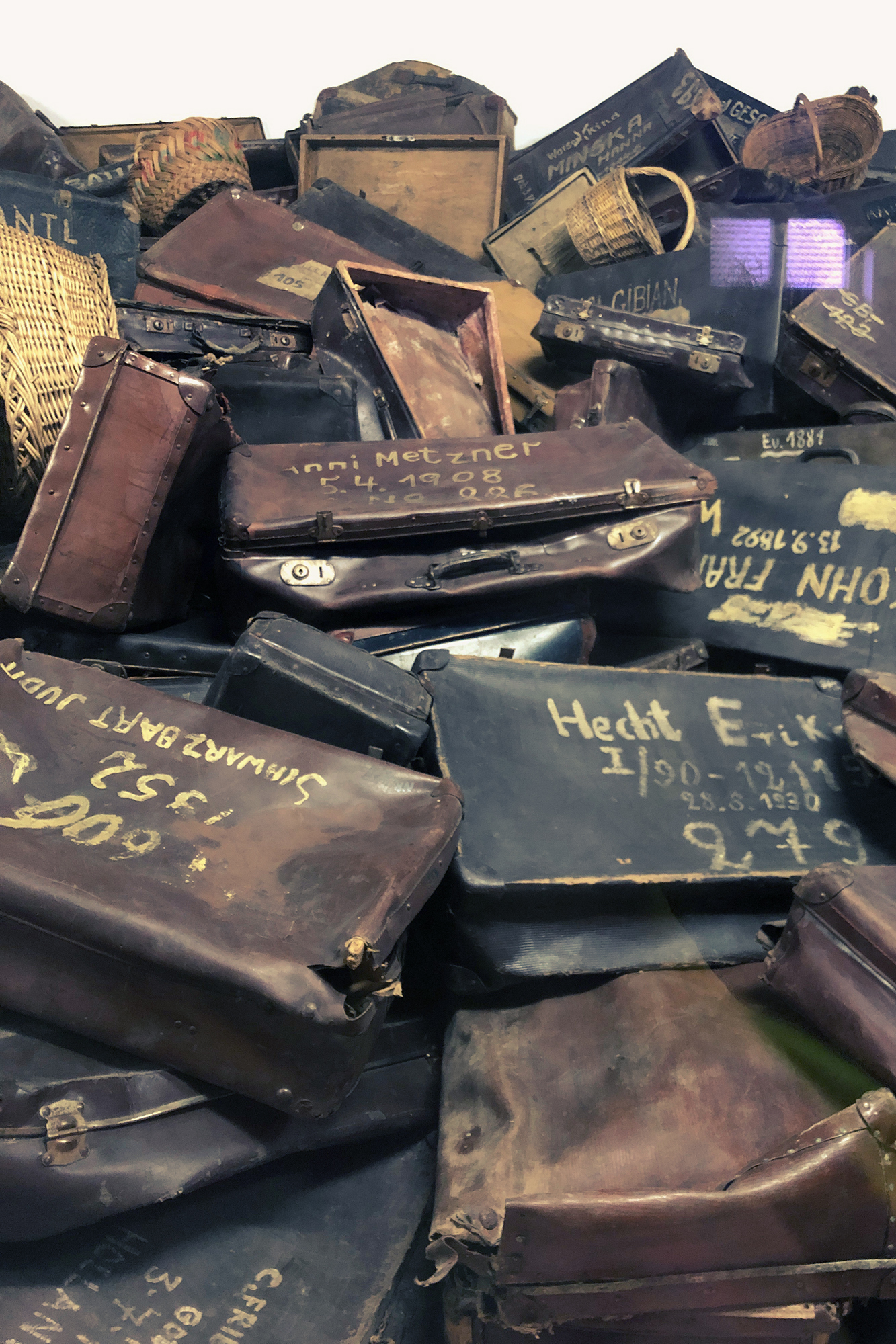 suitcases en masse