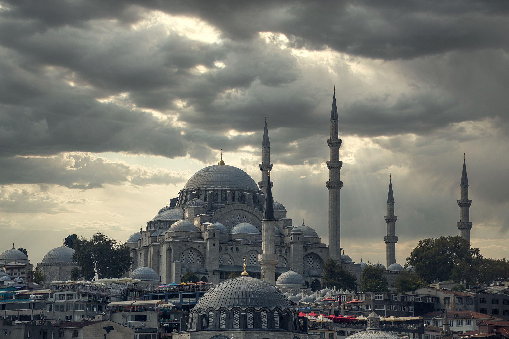 suleymani mosque istanbul dramatic sky