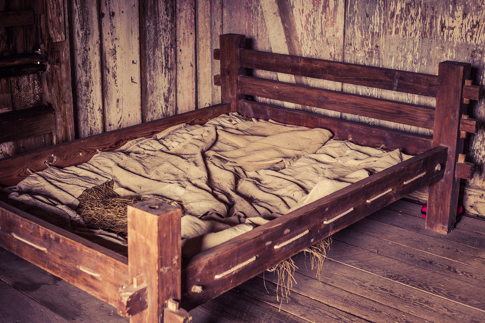 whitney plantation slave house bed