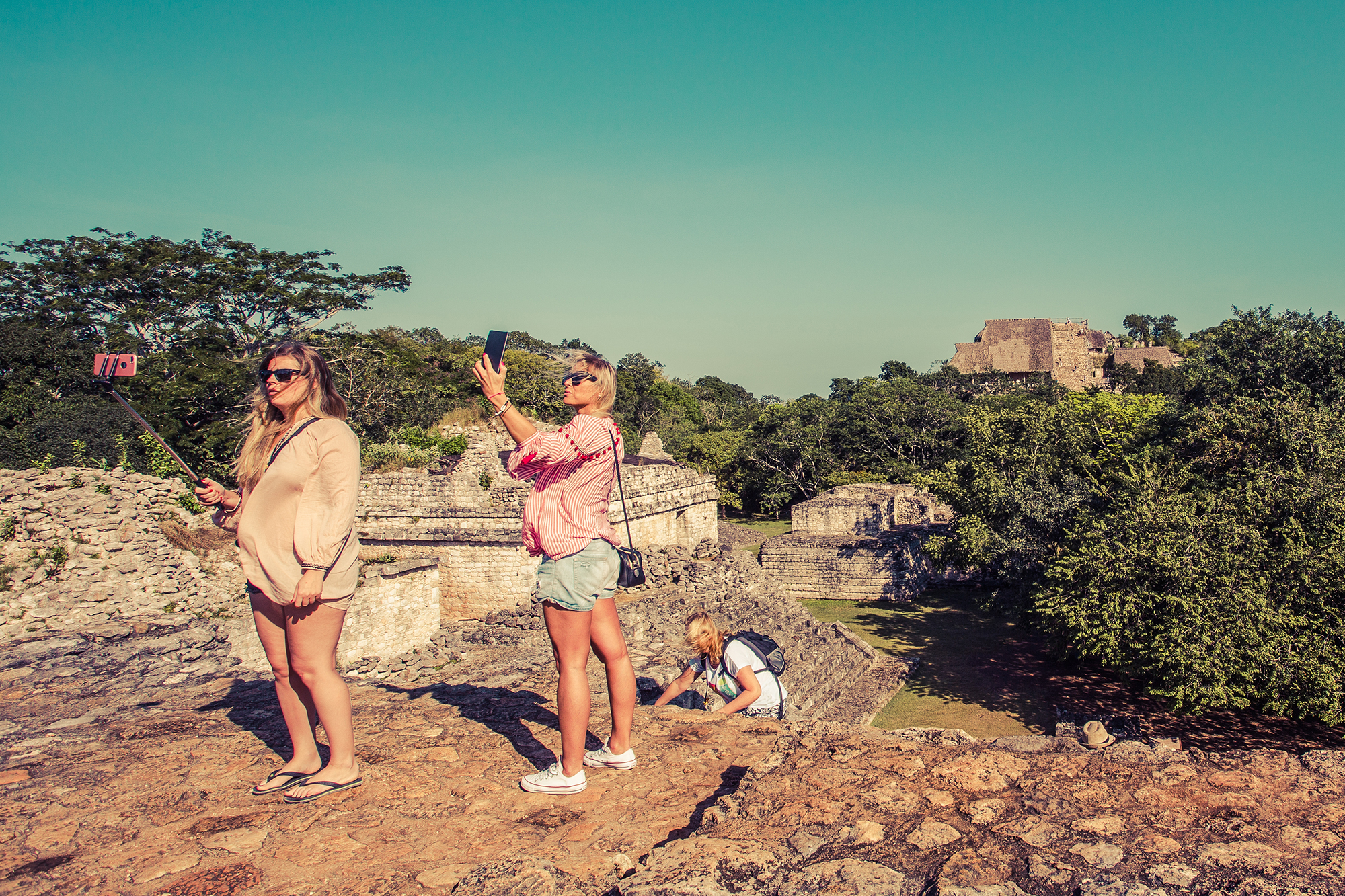 ek balam women taking selfies